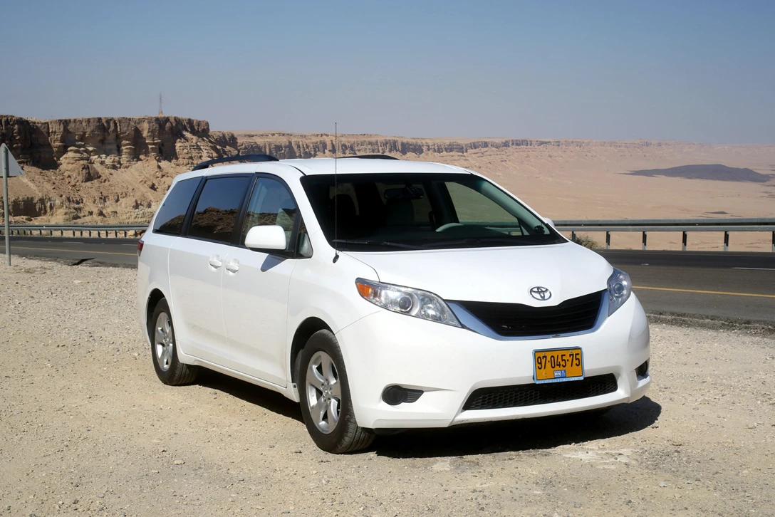 הטויוטה סיינה 2014 (צילום: רונן טופלברג)