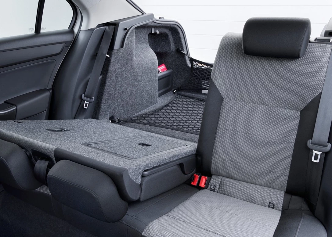 1646434-Skoda-Rapid- (12).jpg