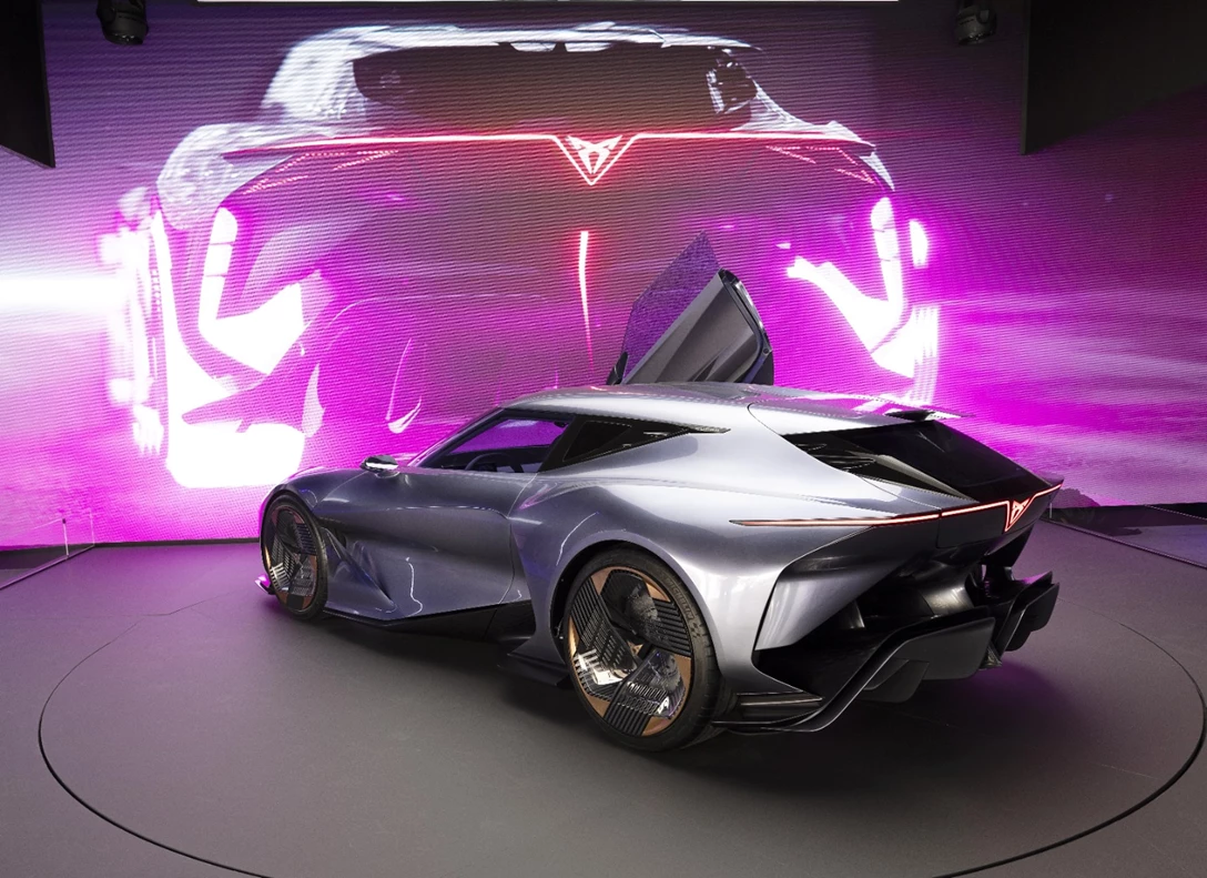 1688090-CUPRA RACE REAR-min.jpg