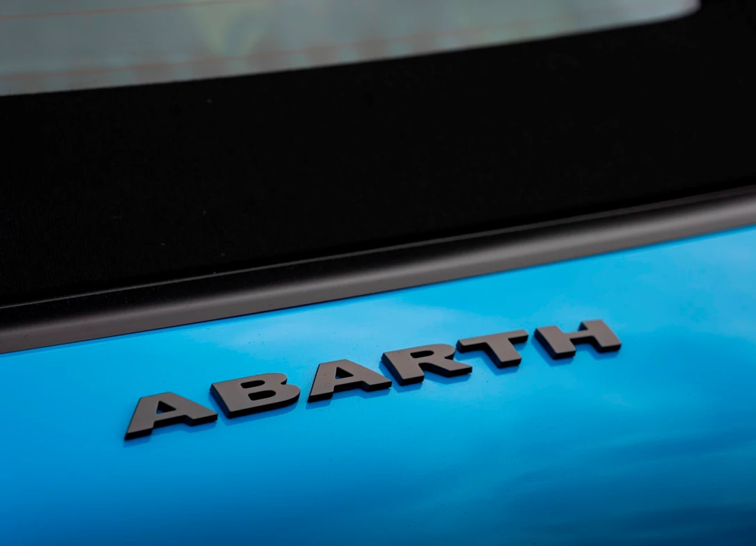 1691500-Abarth-500e-2024-15.jpg