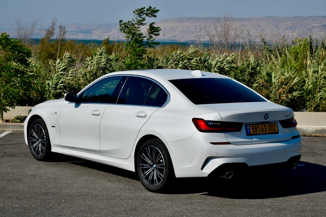 1648817-BMW320 - 6.jpeg