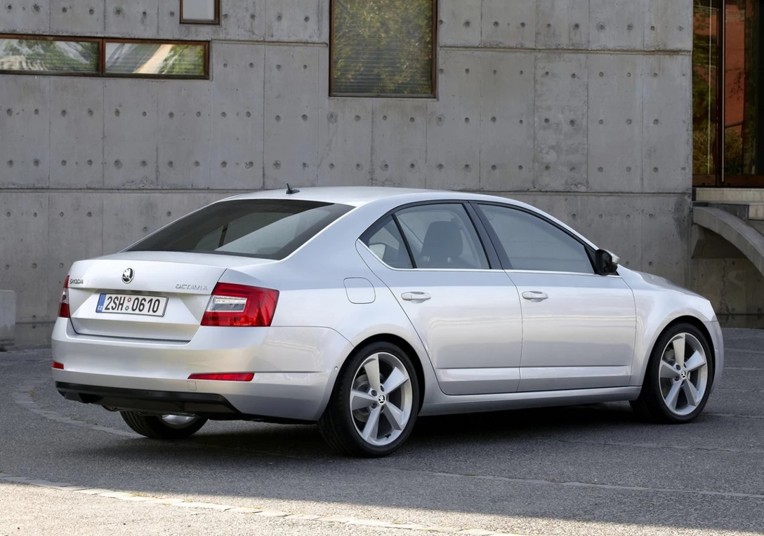 1635387-Skoda_Octavia_2016-04.jpg