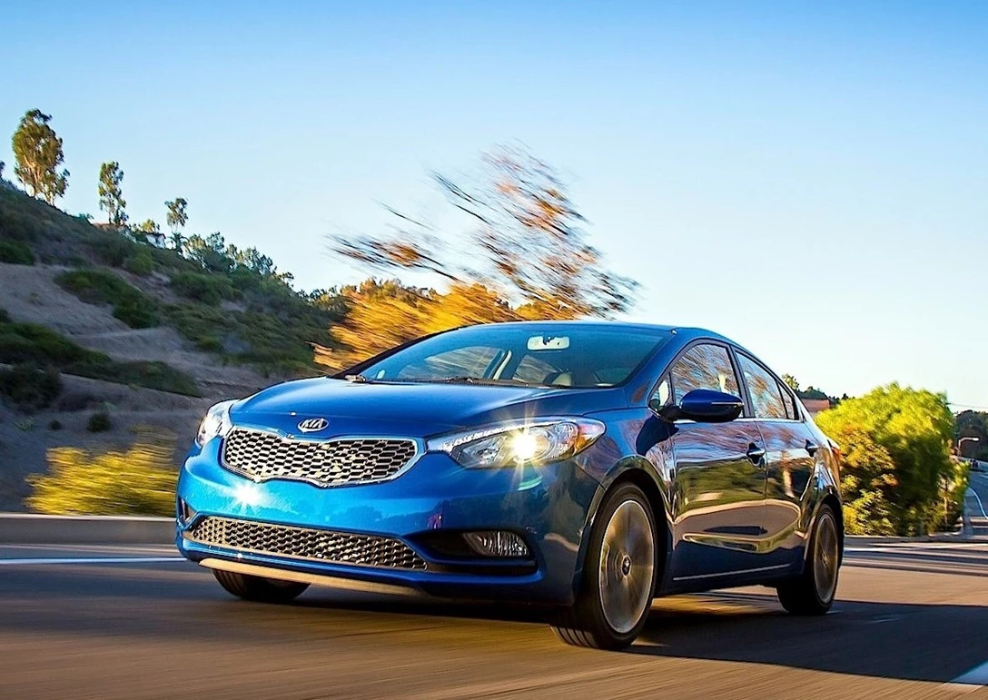 1650981-KIA-Forte-2013-01.jpg