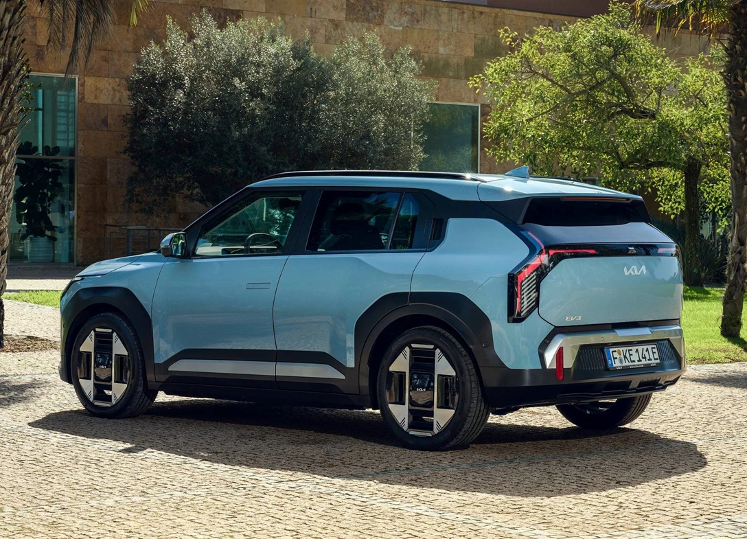 Kia-EV3-2025-03.jpg