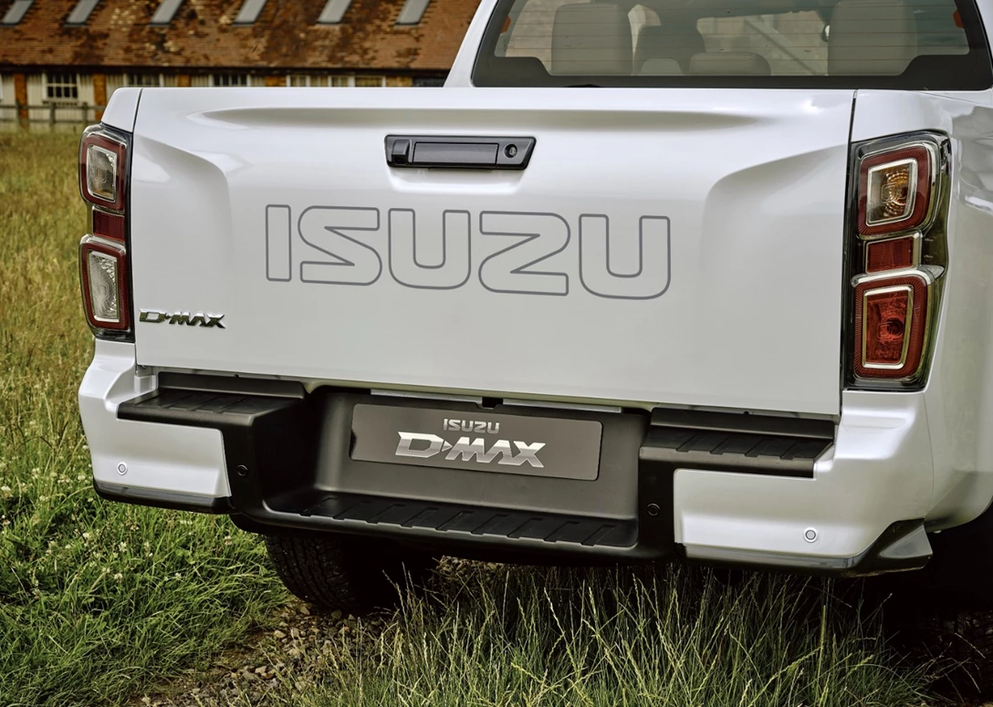 1678828-ISUZU D-MAX-2023-09.jpg