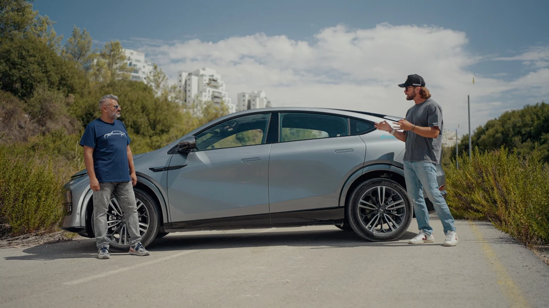 1701381-Xpeng G6 2024.01_52_32_19.Still038.jpg