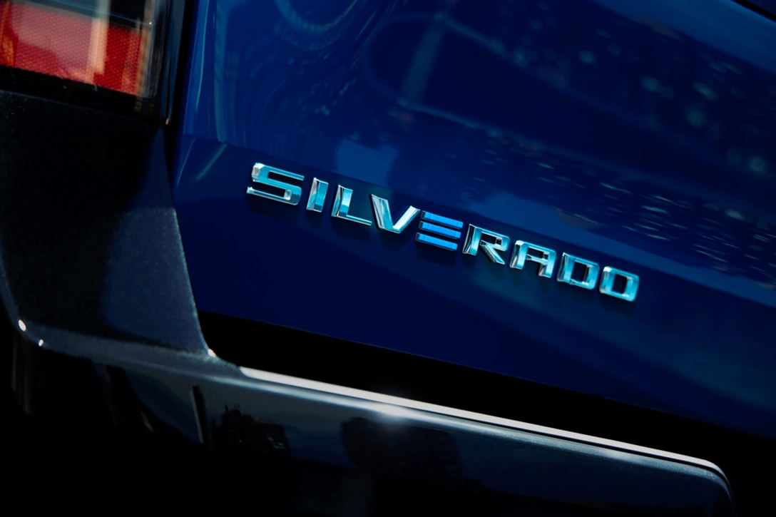 1655466-2024-Silverado-EV-RST-024.jpg