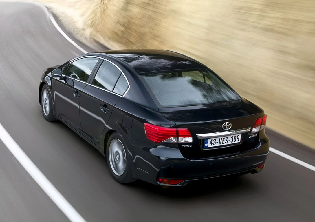 1658456-TOYOTA_AVENSIS_sedan_4_2012_exterior-photos_o_toyota-avensis-sedan-4-doors-2012-model-exterior-photos-2.jpg