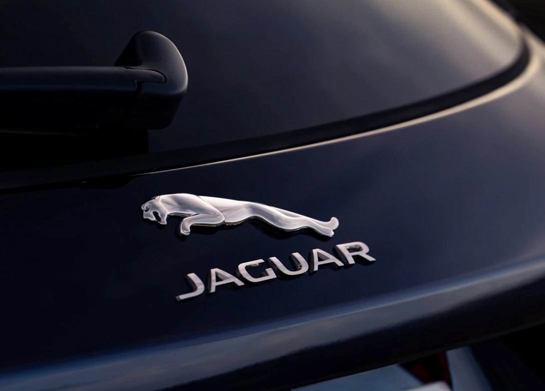 1701611-Jaguar-F-Pace-2024-13.jpg