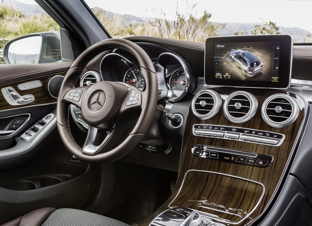 1651458-Mercedes-Benz-GLC-2018-05.jpg