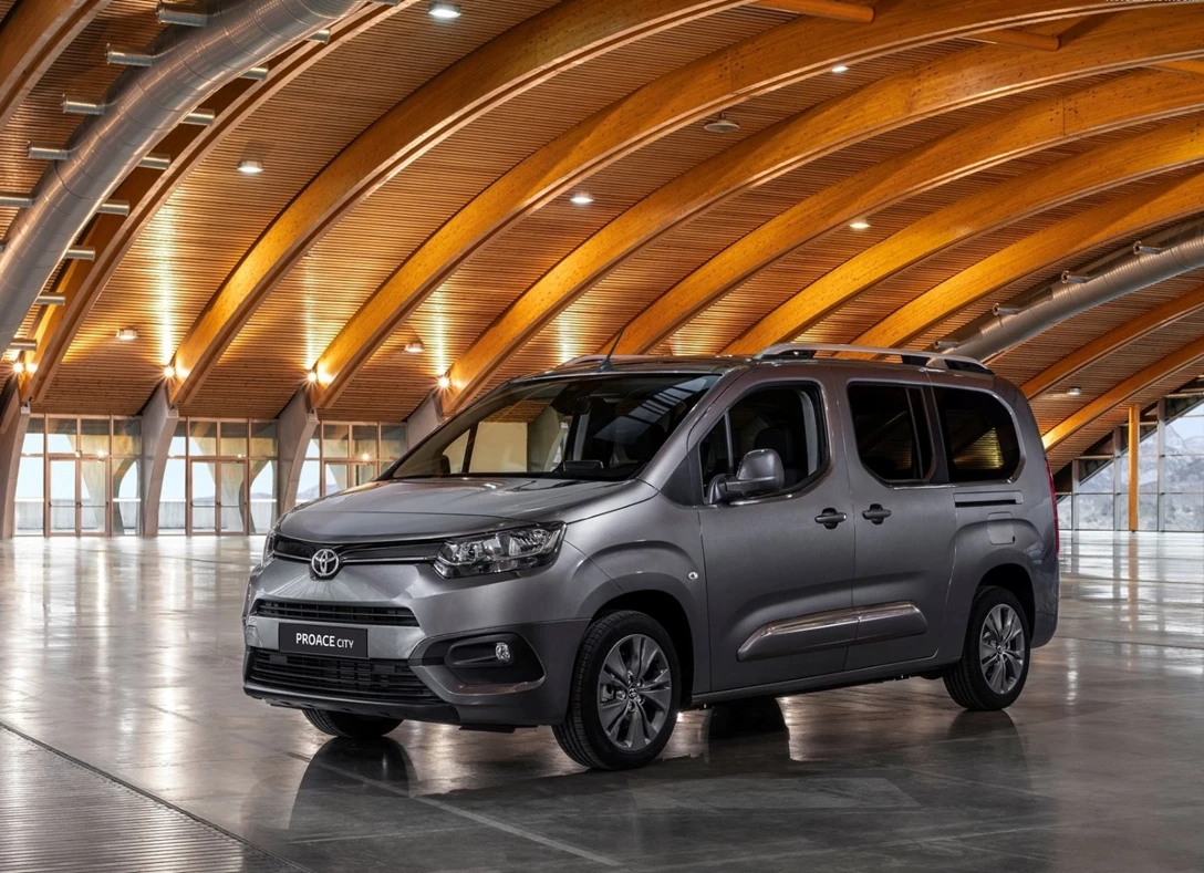1660777-Toyota-ProAce_City_Verso-2022-04.jpg