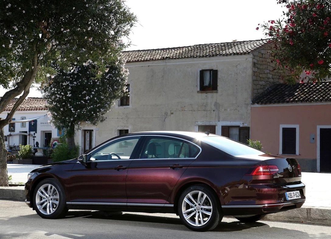 1666768-Volkswagen-Passat-2017-02.jpg