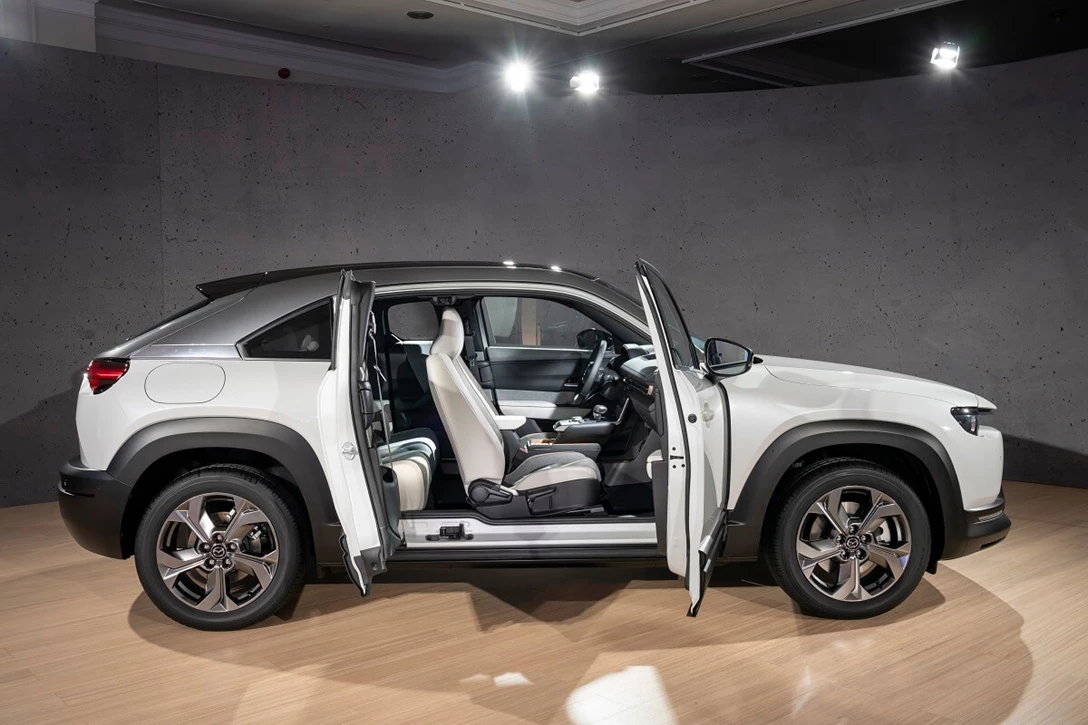 1632873-Mazda-MX-30-Design-Model-Static_Exterior-8_hires.jpg