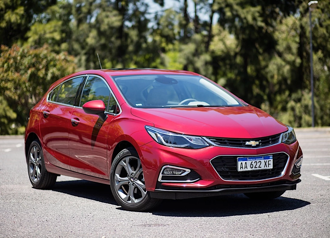 1689162-Chevrolet-Cruze_Hatchback-2016-01.jpg