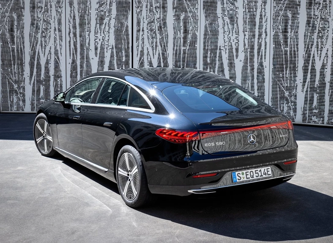 1652701-Mercedes-Benz-EQS-2021-04.jpg