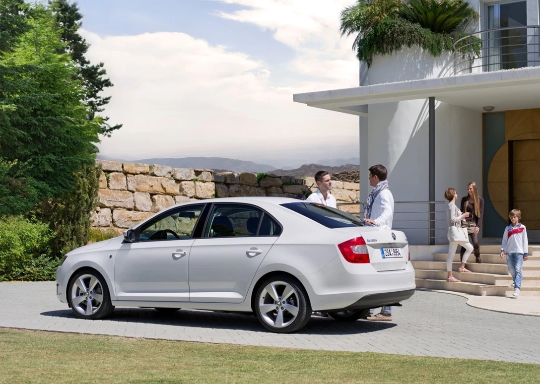 1646439-Skoda-Rapid- (5).jpg