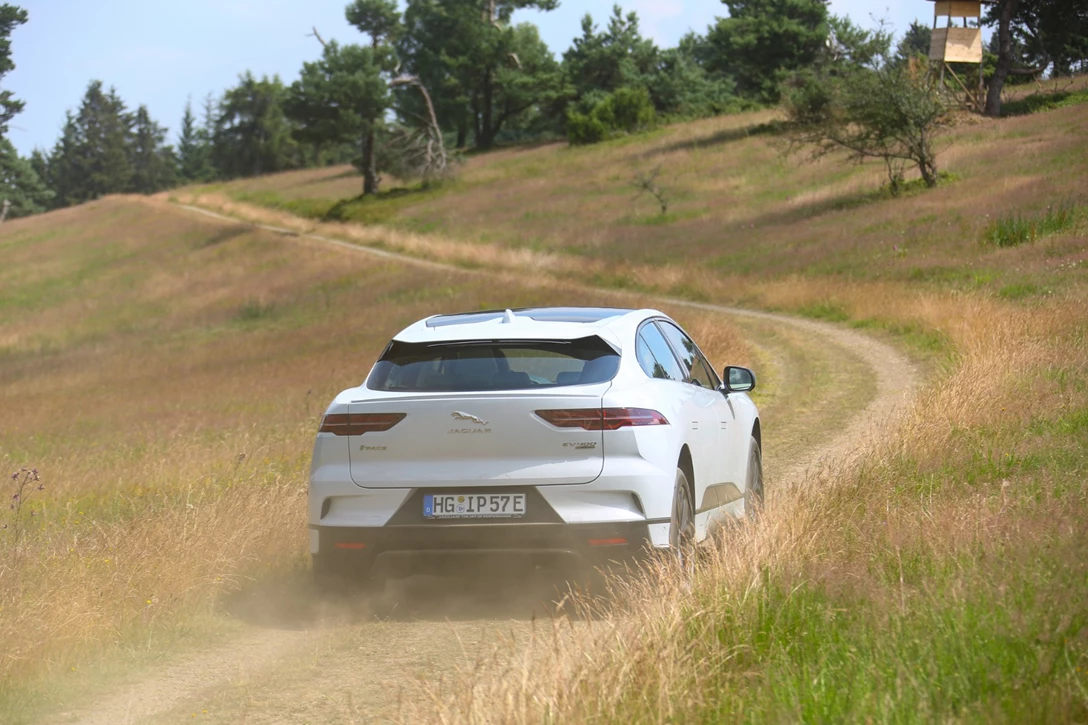 1603745-יגואר i פייס השקה עולמית (9).jpg