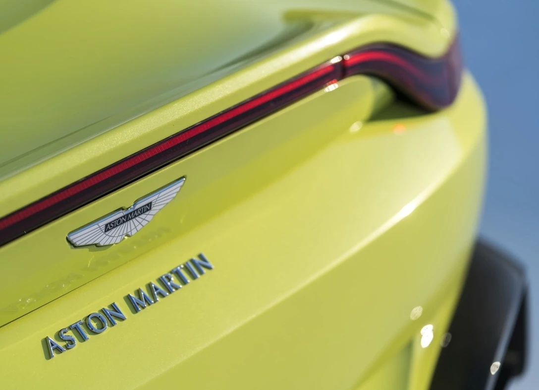 1682179-Aston_Martin-Vantage-2023-13.jpg