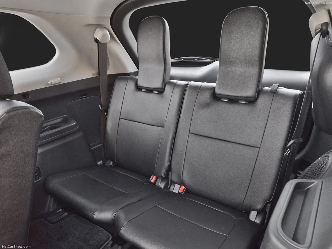 1583278-Mitsubishi-Outlander 7.jpg