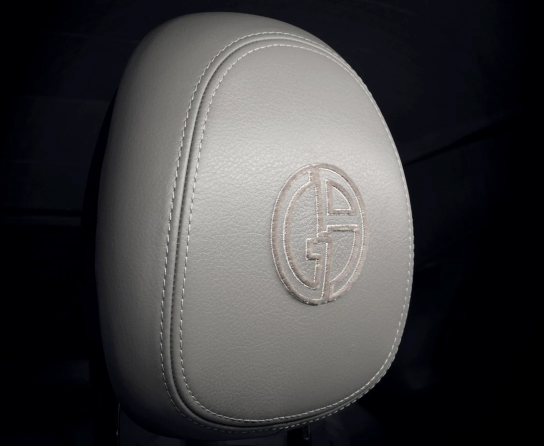 1631440-12_500 Giorgio Armani.jpg