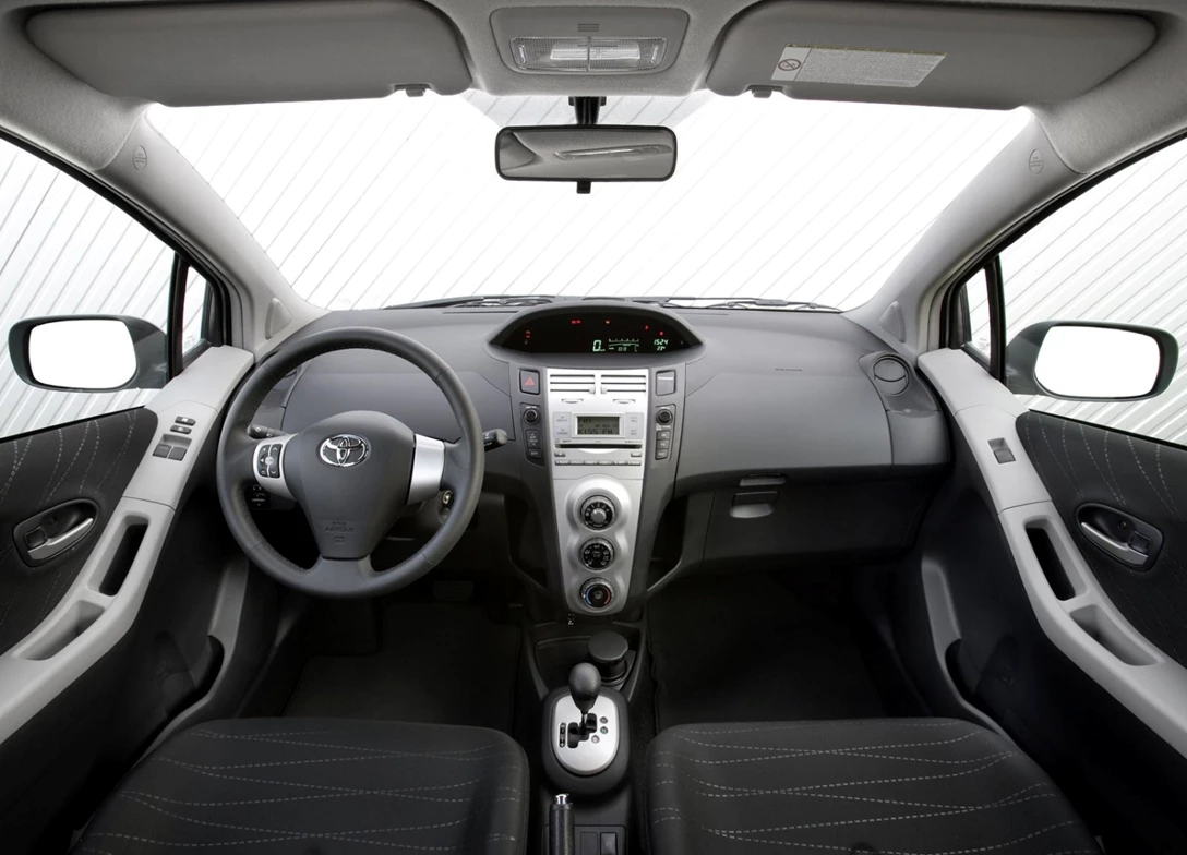 1686595-Toyota-Yaris-2009-05.jpg