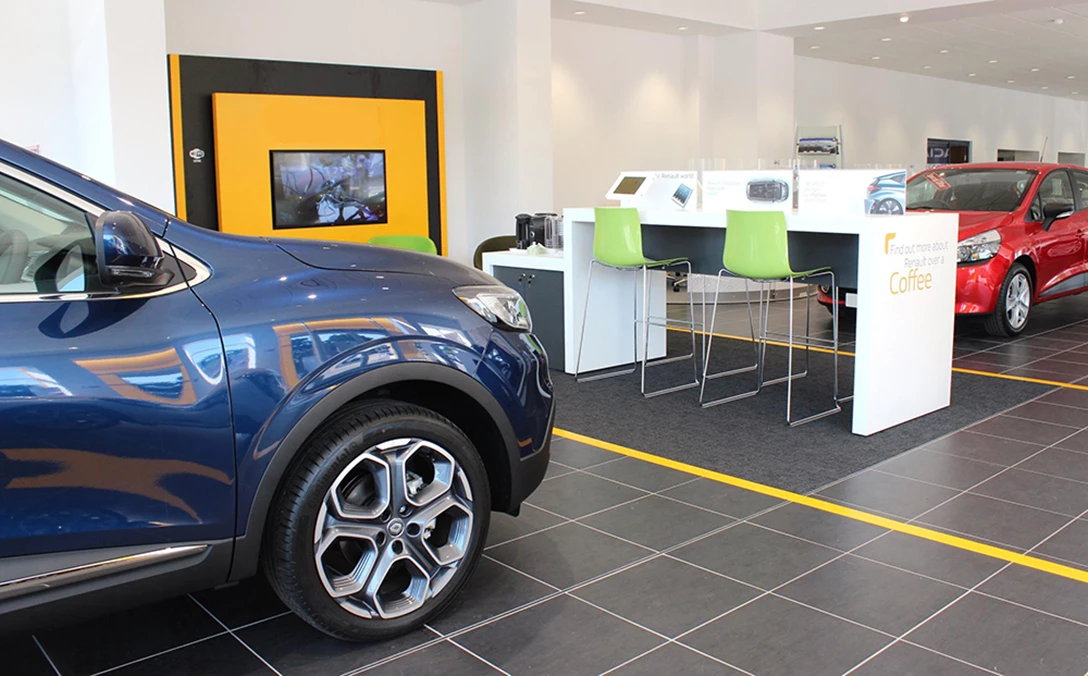 1582567-Savilles Garage chooses Renault and Dacia for Kidderminster dealership  (4).jpg
