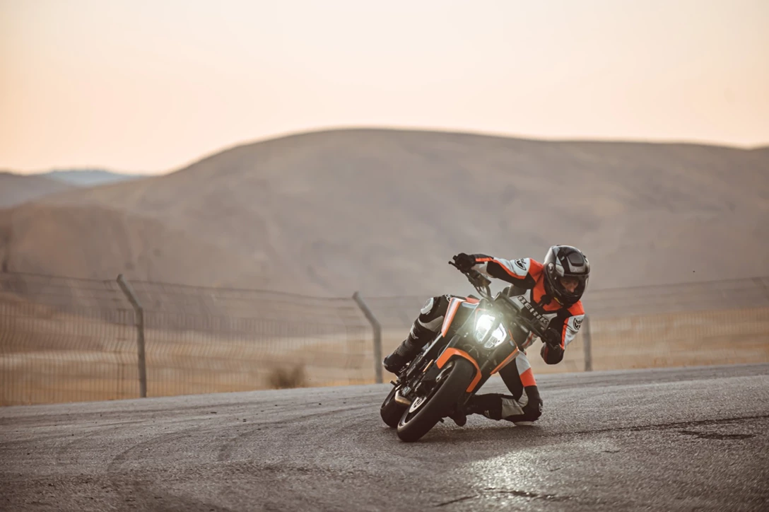 1634701-by benny doutsh (530).jpg