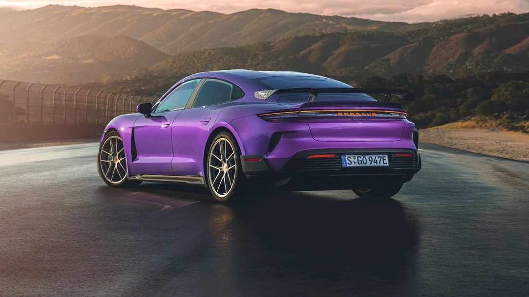 1694265-Sky_Purple_Metallic_Taycan_Turbo_GT_A1_04054_044-min.jpg