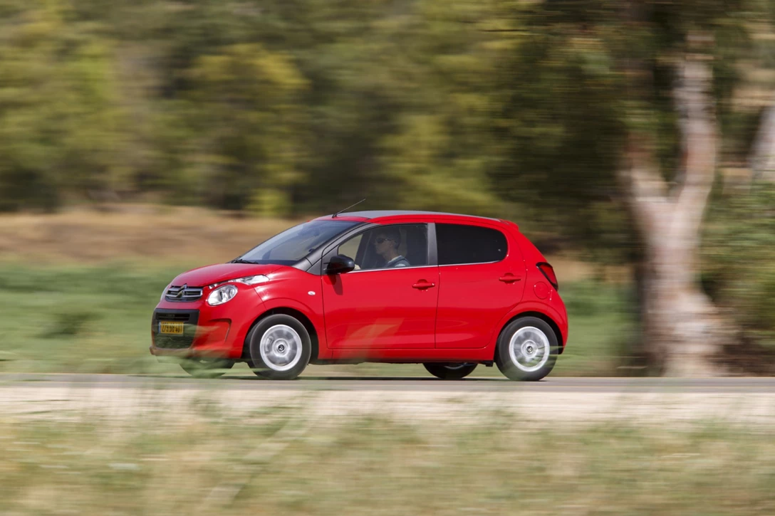 1600385-קטנות פתוחות 2018 - אופל אדם רוקס סיטרואן C1 פיאט 500 500C רנו טווינגו (17).jpg