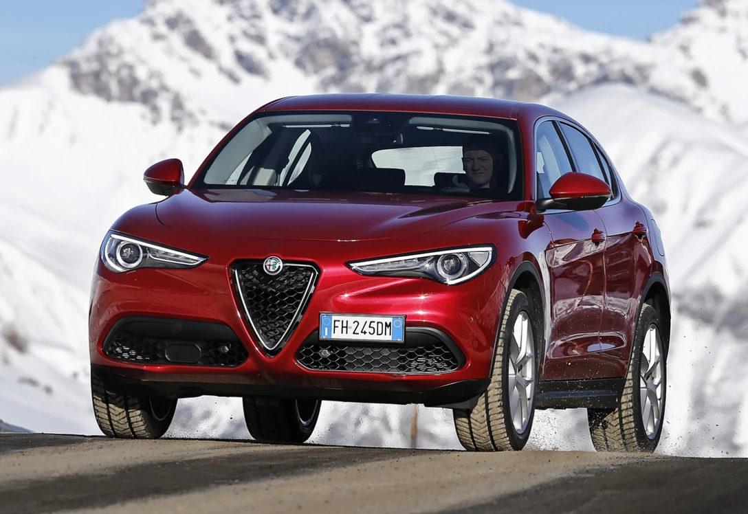 1655153-2018_alfa_romeo_stelvio_33_1600x1200.jpg