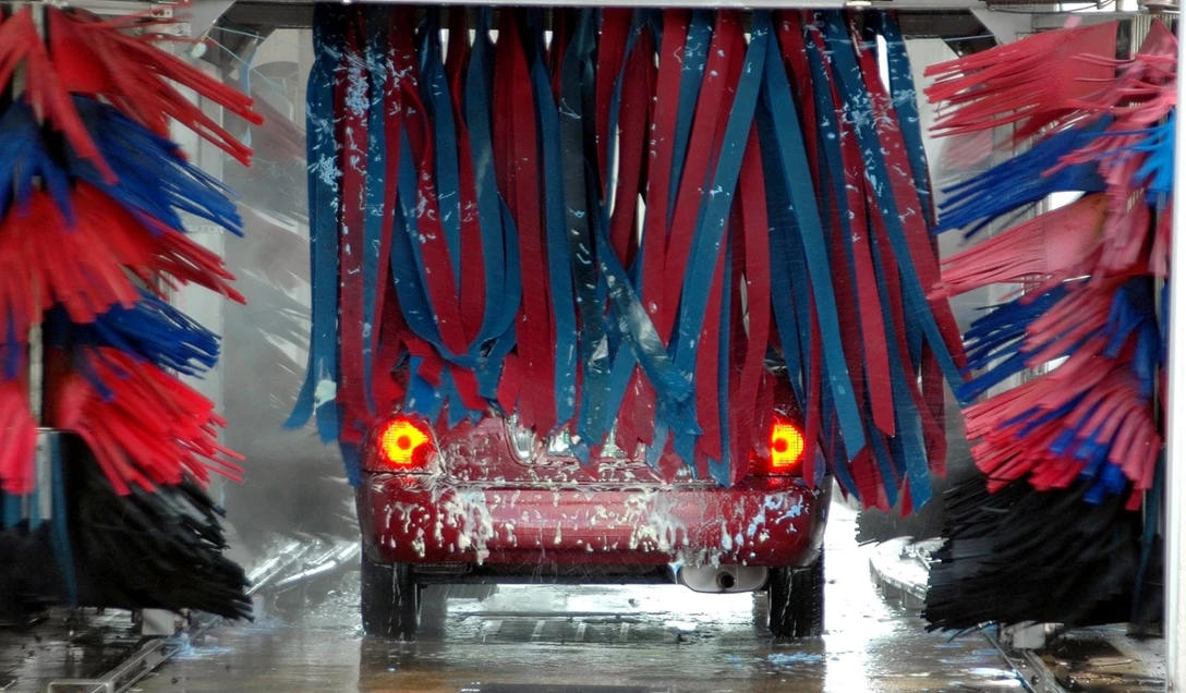 1682792-car-wash-1619823_1920-min.jpg