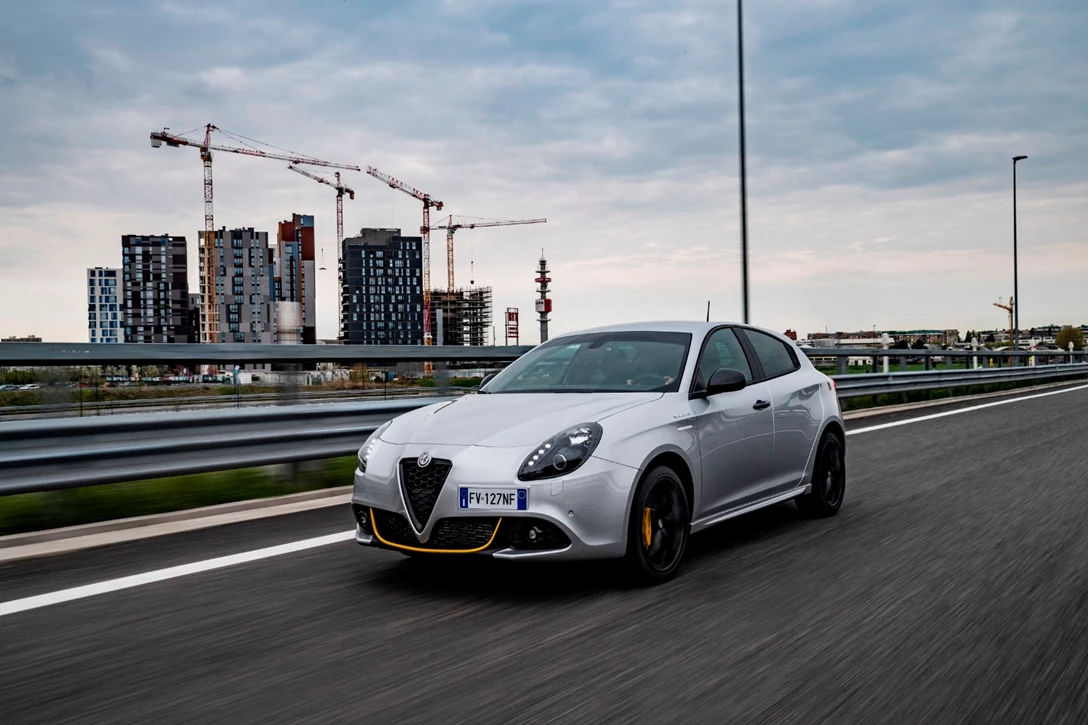 1614801-190410_Alfa-Romeo_Giulietta-Veloce_12.jpg
