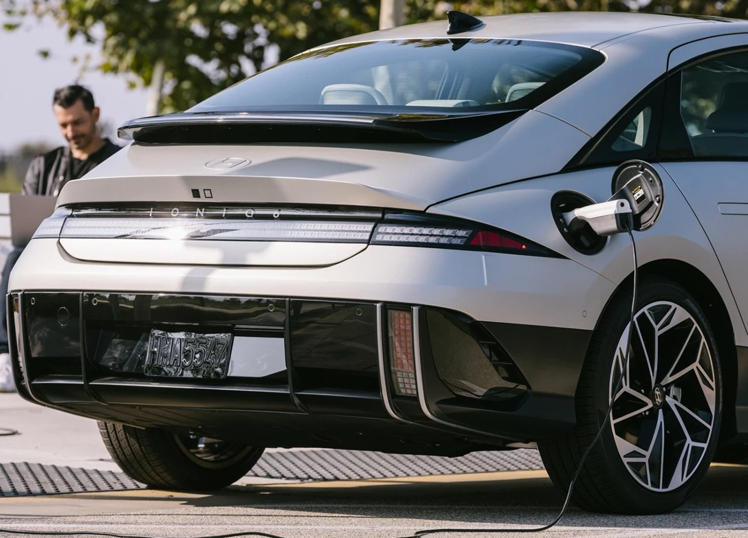 1682092-Hyundai-Ioniq_6-2023-16.jpg
