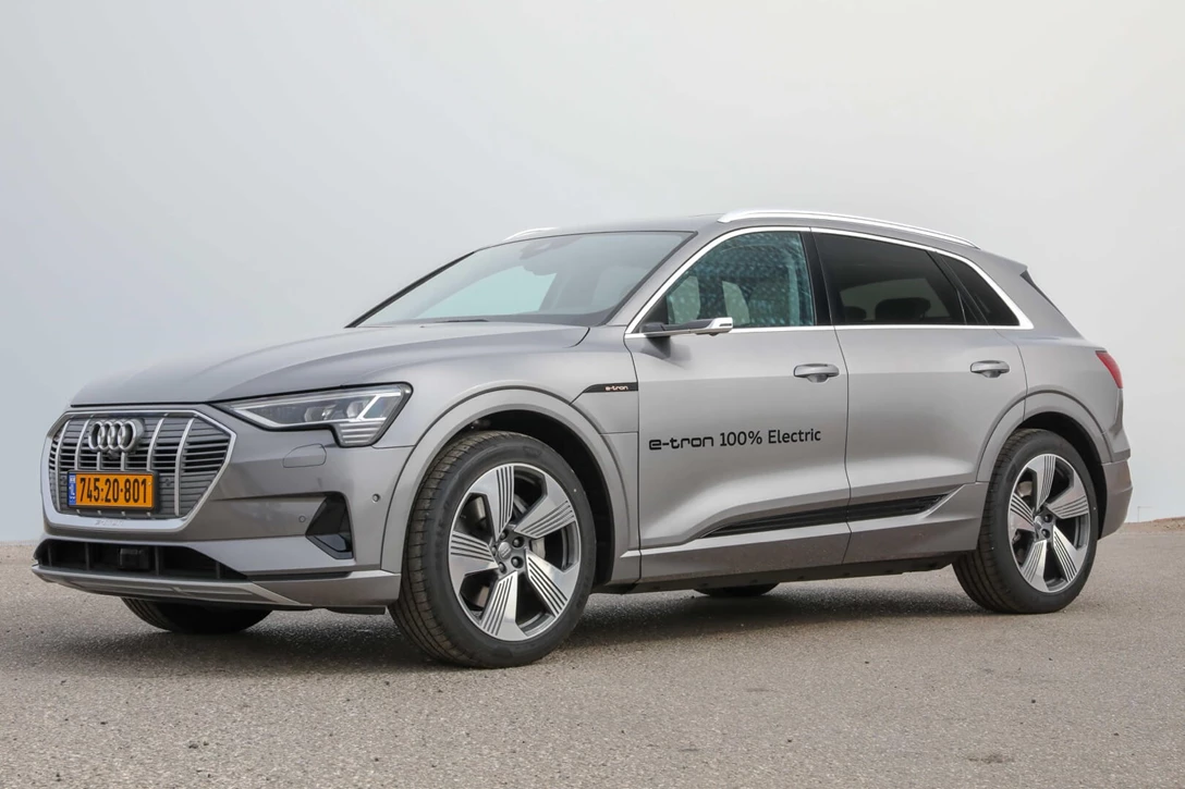 1678563-Audi-e-tron-2023-04RT.jpg