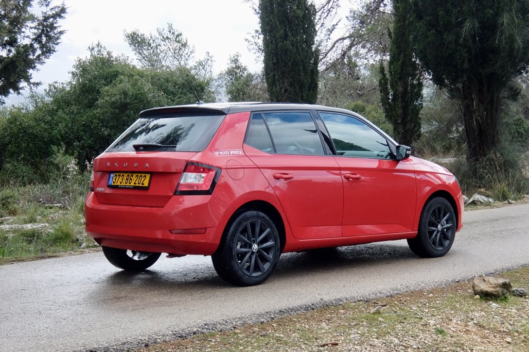 1639450-סקודה פאביה מבחן דרכים (מתיחת פנים) - 11.jpeg