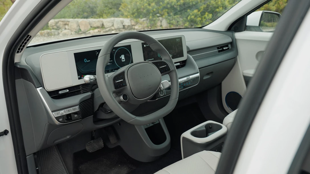 1681738-Hyundai IONIQ 5 vs Skoda Enyaq vs KIA EV6 vs TOYOTA BZ4X - 2023.00_46_19_13.Still140 copy.jpg