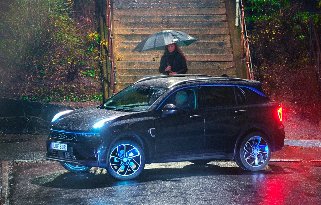 1676122-381671-01 EU Black PHEV side 2-f93241-original-1615383451.jpg