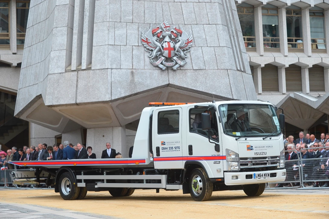 1650539-IsuzuTruckCartMarking2015A.JPG