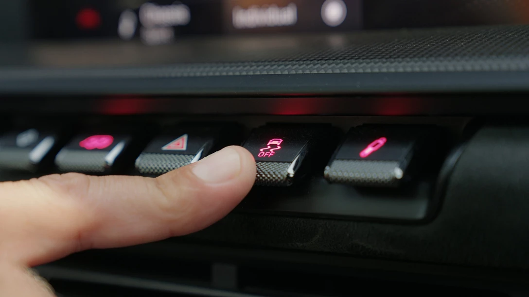 1664866-Porsche 992 GTS.01_02_35_00.Still080.jpg