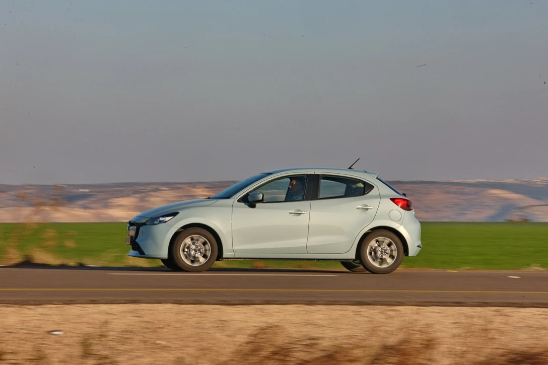 1706047-yarismazda (125).JPG