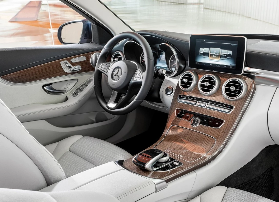 1648641-Mercedes-Benz-C-Class-2018-05.jpg
