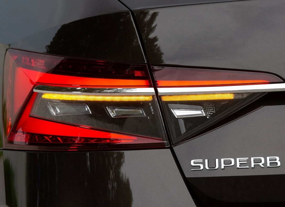 1654875-Skoda-Superb-2021-11.jpg