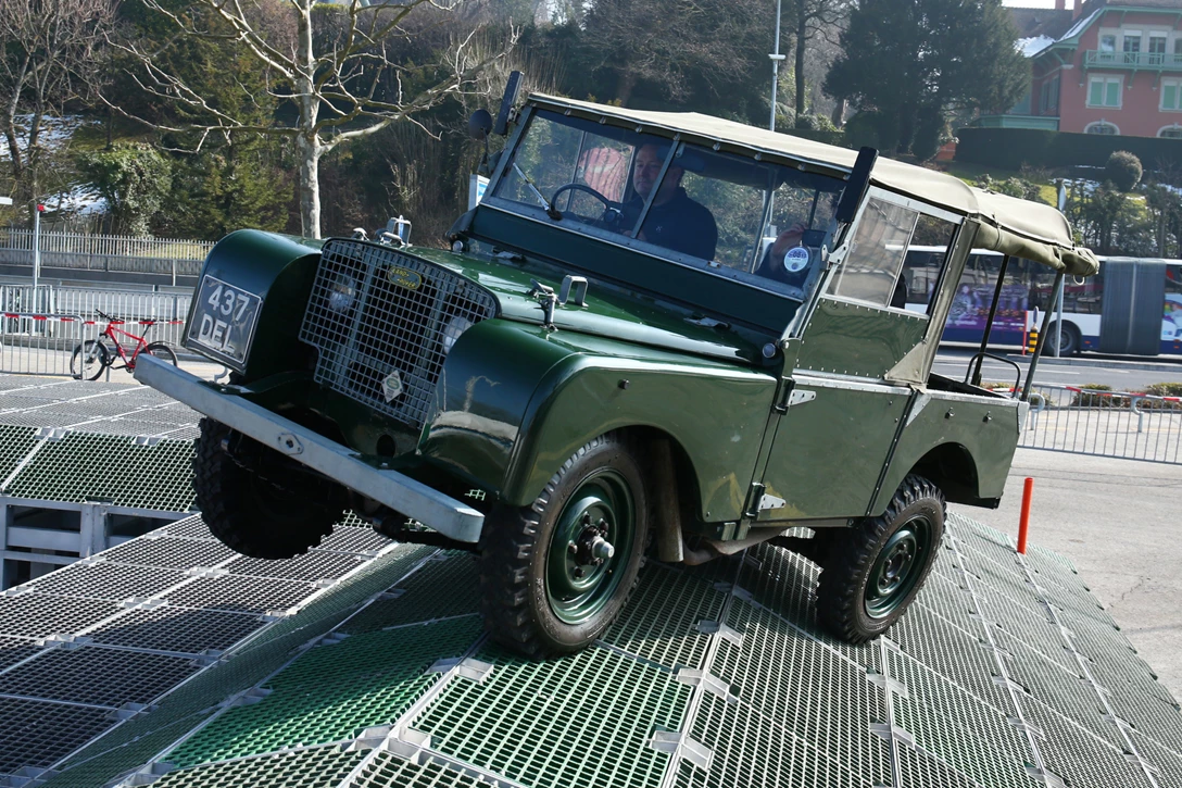 1594837-לנד רובר יום הולדת 70 (4).JPG