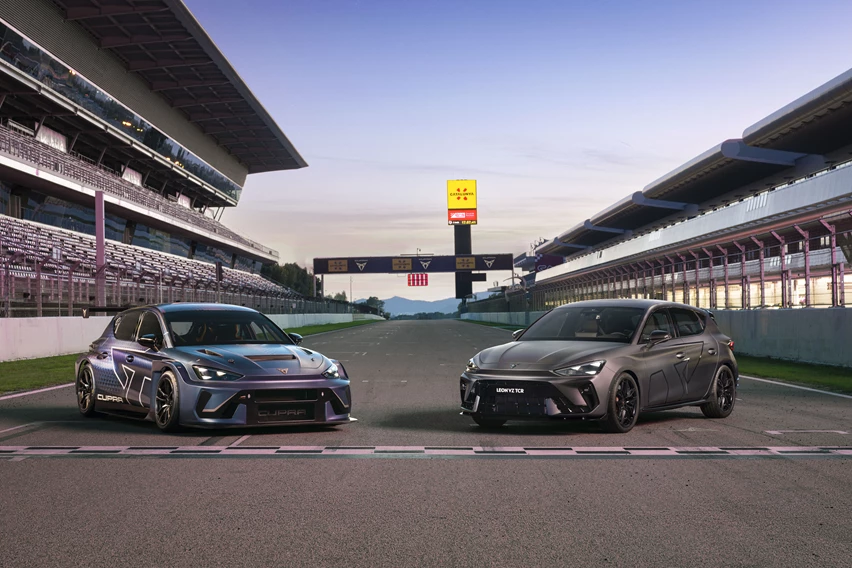 02_From-the-racetrack-to-the-road-The-new-CUPRA-Leon-VZ-TCR-and-CUPRA-Leon-VZ-bring-racing-spirit-to-the-street_HQ-min.jpg