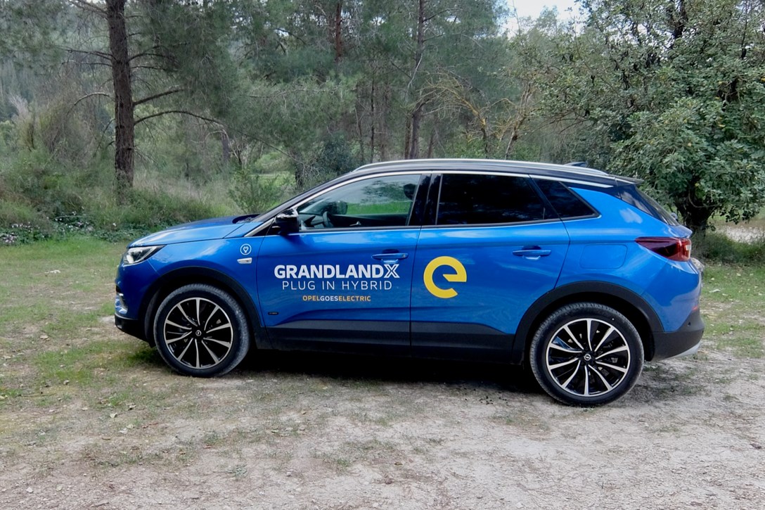 1639323-אופל גרנדלנד X PHEV - 7.jpeg