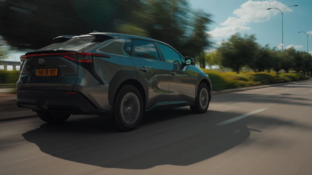 1681639-Hyundai IONIQ 5 vs Skoda Enyaq vs KIA EV6 vs TOYOTA BZ4X - 2023.01_58_43_16.Still203 copy.jpg