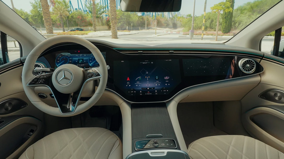 1679123-Mercedes-Benz EQS.00_02_34_04.Still003 copy-min.jpg