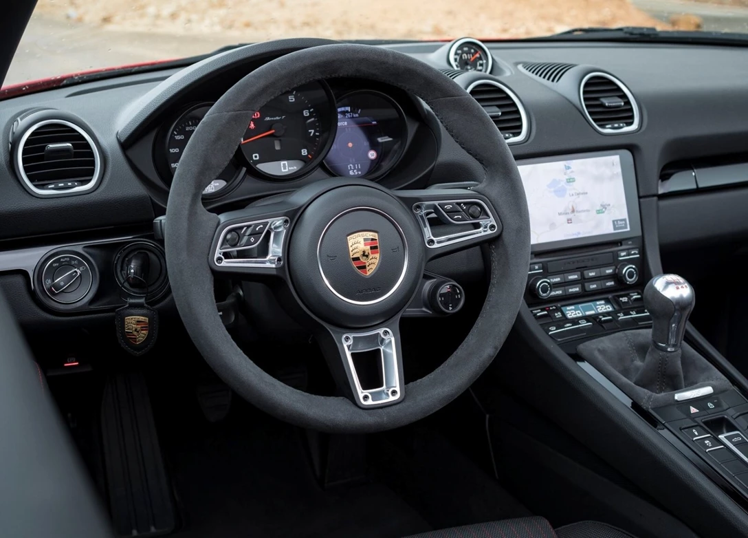 1679686-Porsche-718-Boxster-2023-07.jpg