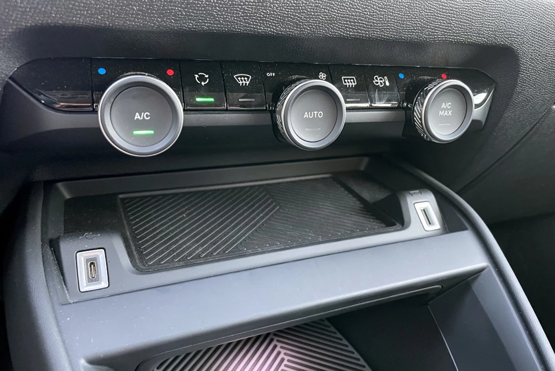 1651702-14-C4 - 59.jpg