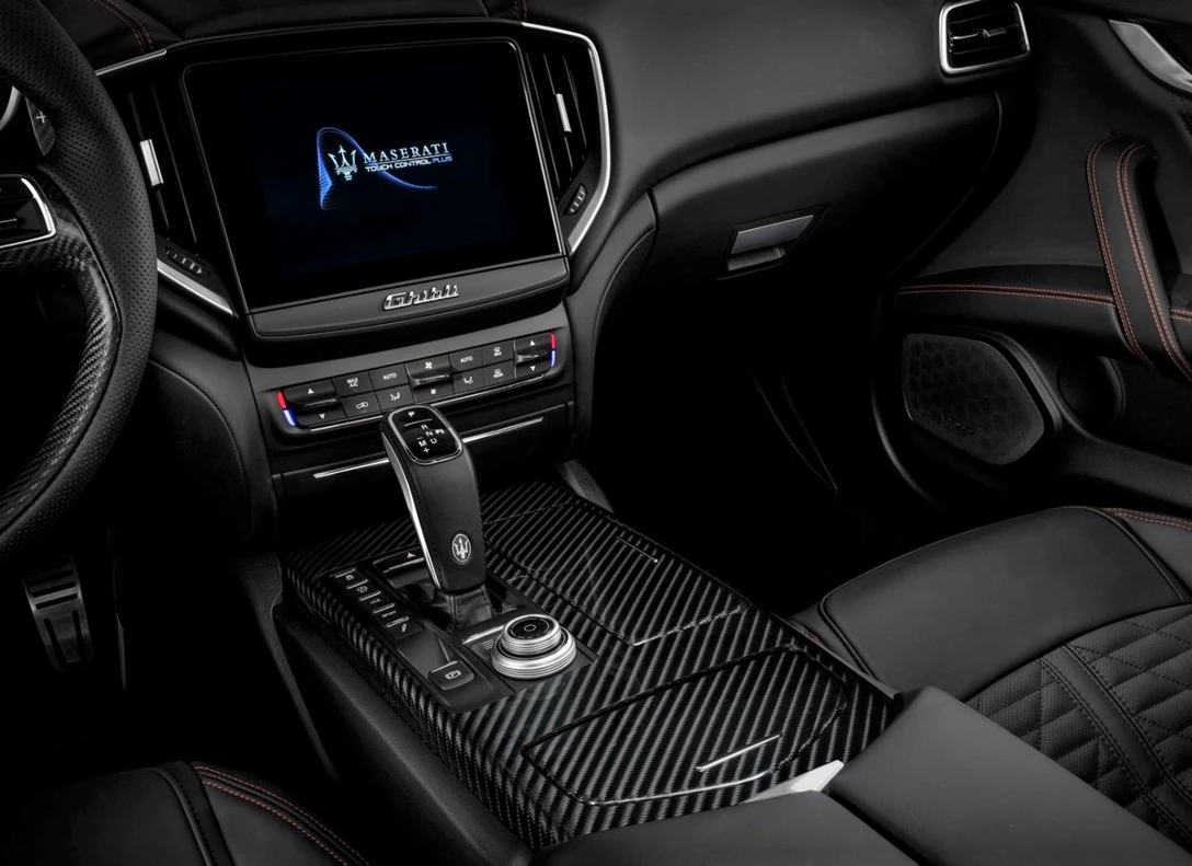 1664100-Maserati-Ghibli-2022-06.jpg